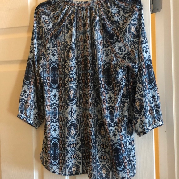 Pretty button down blouse - Picture 6 of 8